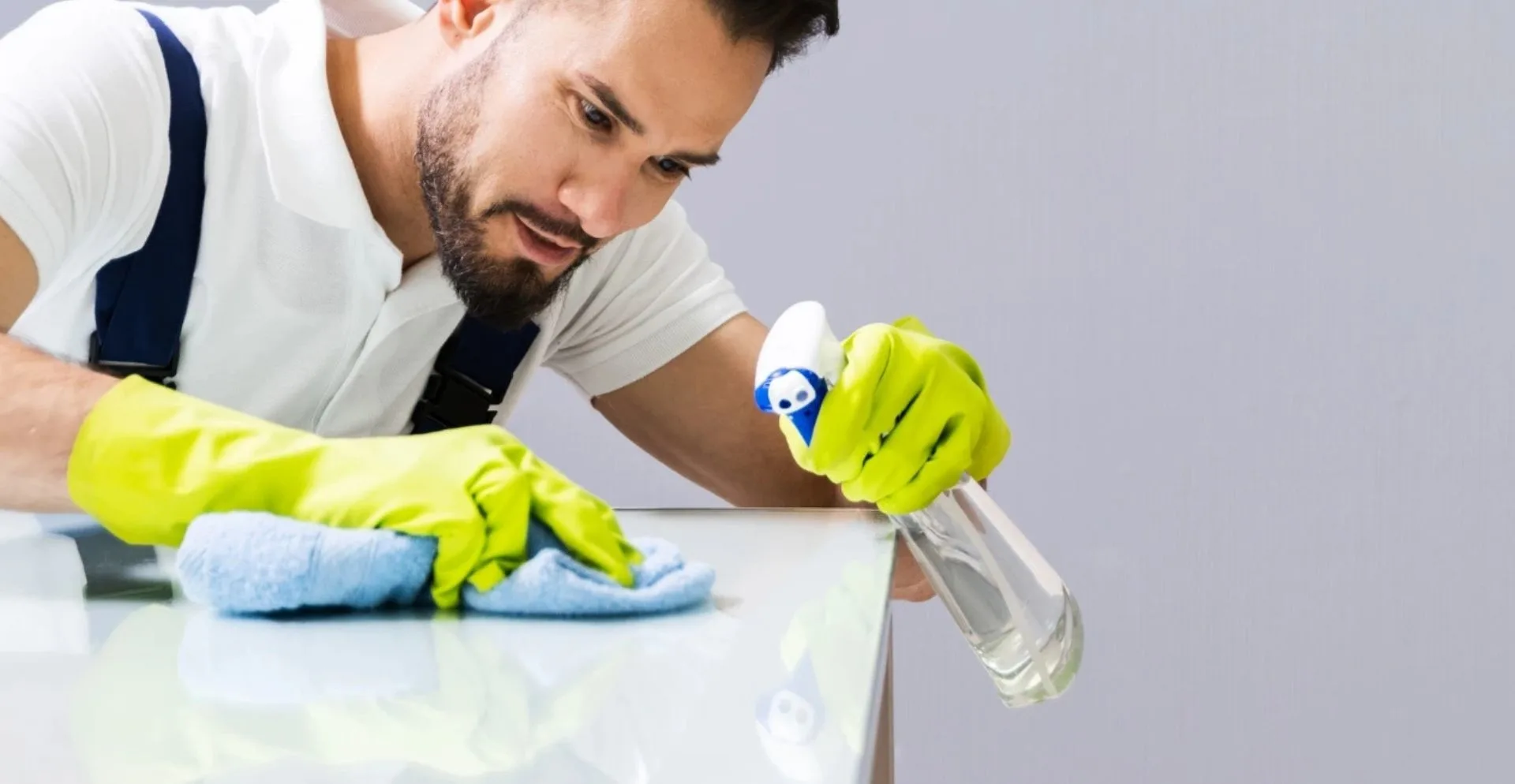 Arelli Cleaning professional offering expert commercial cleaning tips in a Toronto office setting